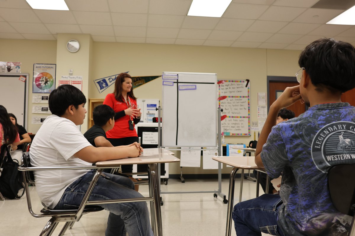ChannelviewISD's tweet photo. Special Visitors @AguirreJrHigh!

As a National Demonstration School, they proudly demonstrated how AVID strategies thrive across diverse classrooms, showcasing excellence and innovation schoolwide. 📚
Way to go, Bulldogs! 🏆 https://t.co/Rp1QF8fpUc
