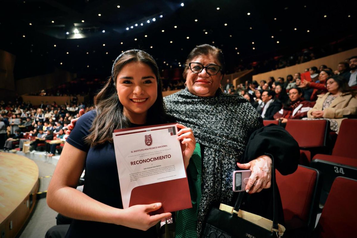 IPN_MX's tweet photo. 🏆Hoy premiamos a los alumnos destacados del nivel medio superior que lograron sobresalir en los #JuegosInterpolitécnicos, #ProyectoAula, #MejoresTesis, #Hackatón y otros concursos nacionales e internacionales. Su compromiso y tenacidad nos inspiran a todos. ¡Felicidades!
@dems_ipn