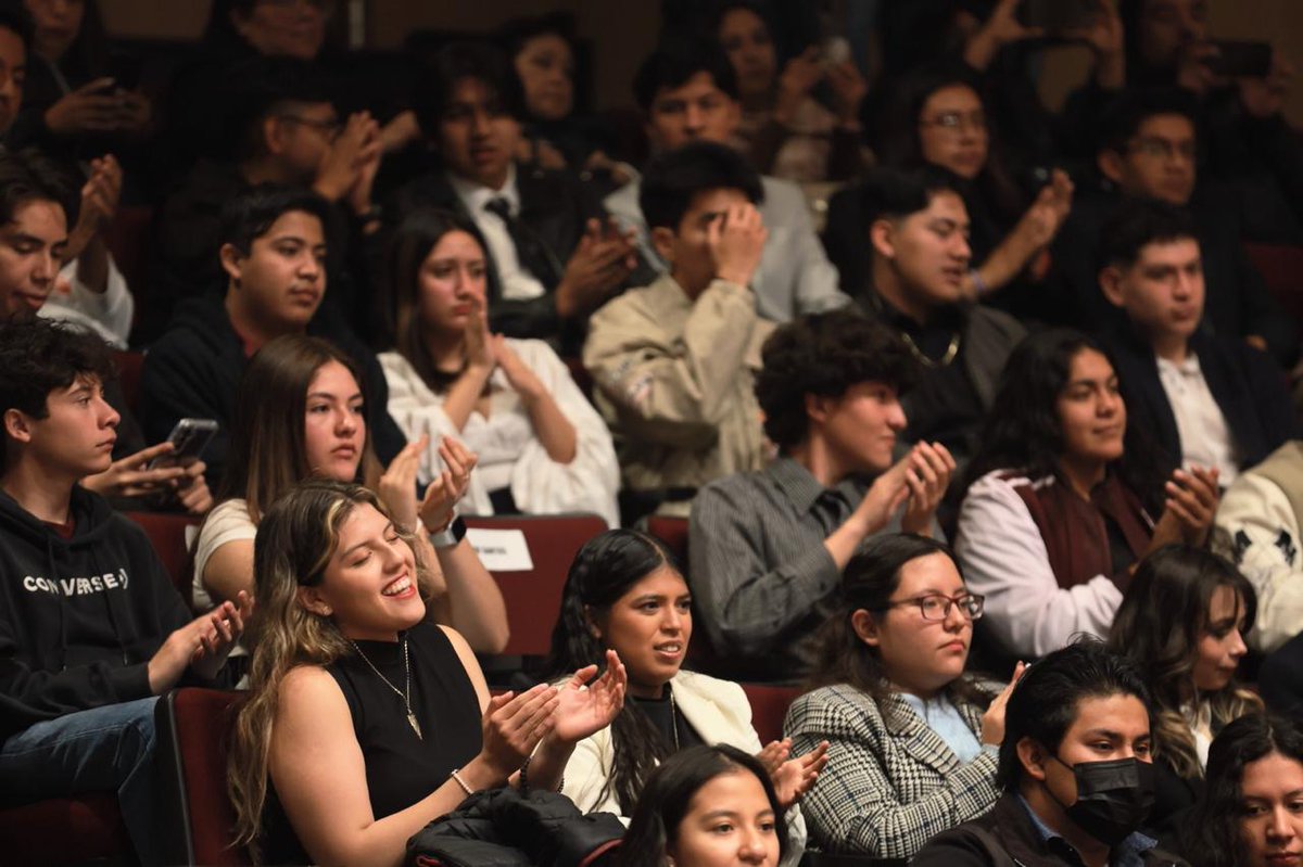 IPN_MX's tweet photo. 🏆Hoy premiamos a los alumnos destacados del nivel medio superior que lograron sobresalir en los #JuegosInterpolitécnicos, #ProyectoAula, #MejoresTesis, #Hackatón y otros concursos nacionales e internacionales. Su compromiso y tenacidad nos inspiran a todos. ¡Felicidades!
@dems_ipn