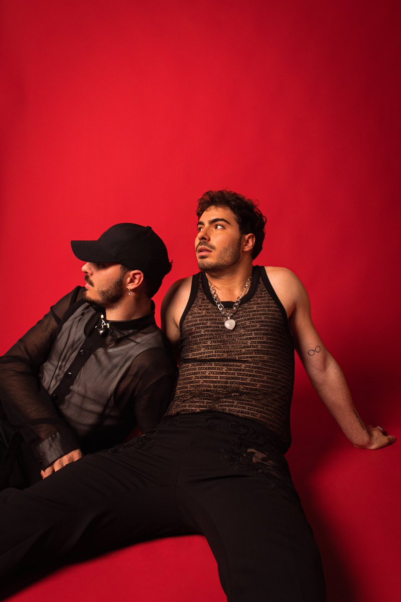 "10 años de música, con momentos únicos, algunos en la cima y otros de aprendizaje ,pero siempre aquí y con más ganas que nunca. Gracias a los que nos escuchan y a los que están por llegar. 💙 #Gemeliers #spotifywrapped2024 #HARTITO <a href="/SpotifySpain/">Spotify Spain</a>