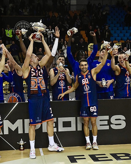 cb_tizona's tweet photo. Jugar en Menorca siempre nos trae grandes recuerdos 🥲
En 24 horas volvemos a Bintaufa, donde en 2022 ganamos la #CopaLEBPlata 🏆
#DisfrutamosJuntos #PrimeraFEB https://t.co/8Kl46oXsgO