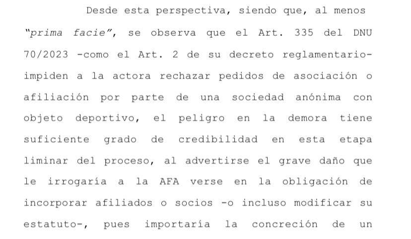 okdobleamarilla's tweet photo. 🚨#ALERTA | Contundente fallo judicial contra las SAD

📌La Sala I de la Cámara Federal de San Martín confirmó la cautelar de AFA que invalida los artículos del DNU que permiten el ingreso de las Sociedades Anónimas en el fútbol argentino, según la resolución a la que accedió @okdobleamarilla.

📌Además, rechazó el pedido impulsado por el Gobierno Nacional para que la causa cambie de jurisdicción.