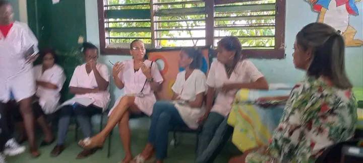 Los trabajadores del CI Casita Maravillosa tratando los temas sobre el ejercicio estratégico contra las drogas. #PalmaSoriano .#SantiagoDeCuba