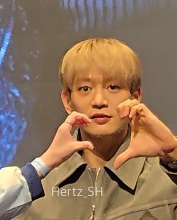 Hertz_SH's tweet photo. 241205 위드뮤 민호 대면팬싸
아 오타쿠하트 하려고했는데
하트도 받고 따봉도받음 ᐪᐤᐪ
오답인데 300점ㅠㅠㅠ https://t.co/FxCzQDaD1d