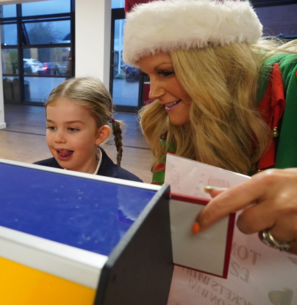 BromsPrep's tweet photo. Excitement is building at the Prep PA Christmas event in the dining hall this afternoon. Please do pop by - there's games, prizes and mince pies until 5.30pm.
#BromsPA #BromsPrepPA #ChristmasAtBromsgrove https://t.co/1AtbZHIlEz