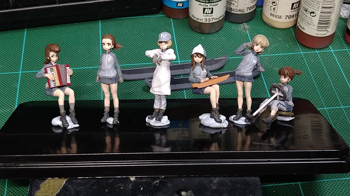 このあんこうチーム(1/35スケール)は、ガルパンＴＶ放映当時(11年前)に軽量エポキシパテで作ったものですねー。 今はデジタルの3D造型ですが、やっぱ1/35のガルパンフィギュア作ってますｗ