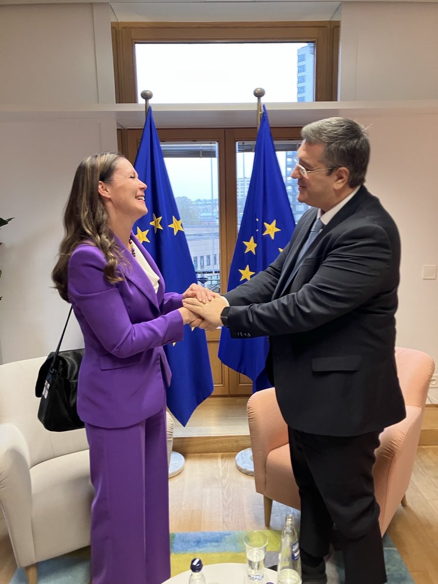 An excellent meeting with <a href="/tzitzikostas/">Apostolos Tzitzikostas</a>, Commissioner for Sustainable Transport and Turism. Minister <a href="/LuluRanne/">Lulu Ranne</a> invited Commissioner to visit Finland to explore our safety and infrastructure conditions, as well as winter environment, including icebreakers. 🇫🇮🇪🇺