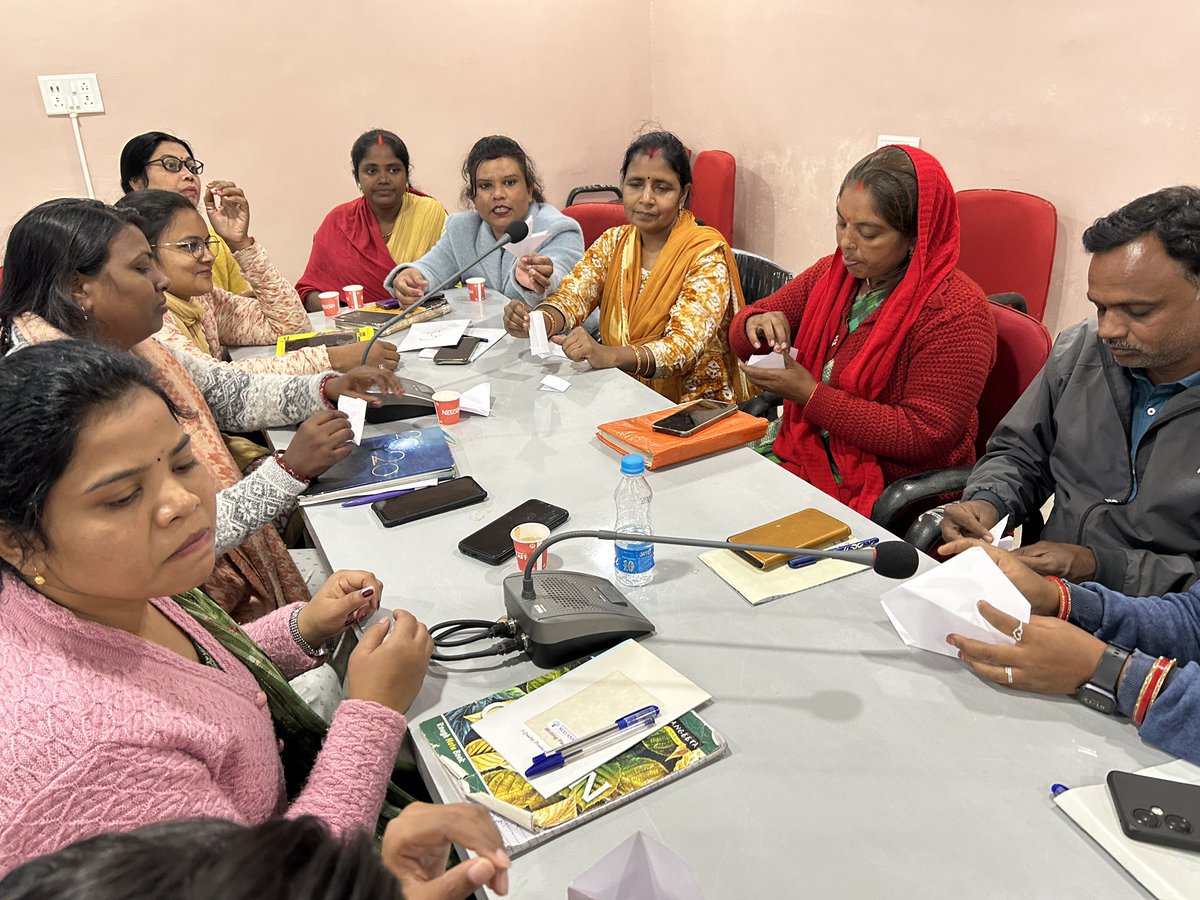 AbhishekTrip_hi's tweet photo. Balrampur District Administration, with support from the @UNICEF Chhattisgarh team, conducted a 2-day Supportive Supervision Training to enhance the supervisory cadre and foster interdepartmental convergence for improved program delivery. #JabarNoni https://t.co/3ir7q8m9GB