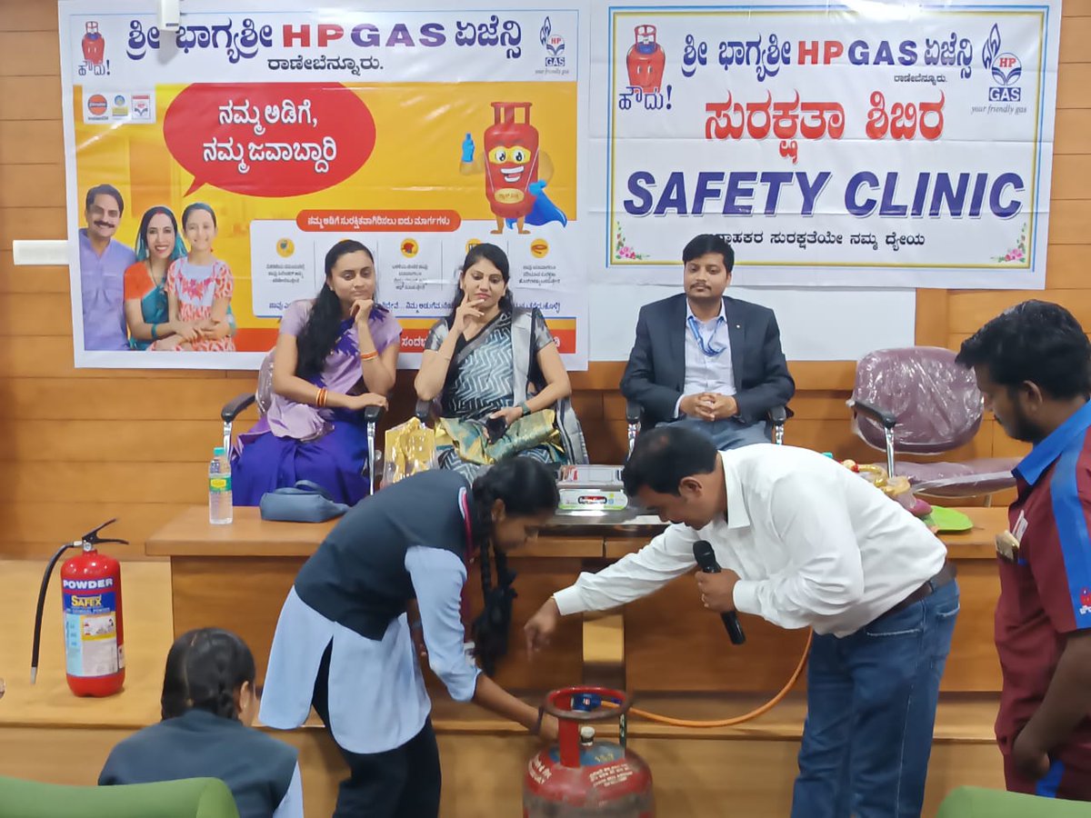 ssskb63's tweet photo. Safety Awareness Campaign under 'Sense of Duty'  at Devika English Medium School, Ranebennur District: Haveri, State : Karnataka

#SenseofDuty, 
#HamariRasoiHamariZimmedari,
@PetroleumMin
@ministry_of_png, 
@indianoilcorp,
@hpcl, 
@bpclimited, @bpcllpg https://t.co/N0prcad6Go