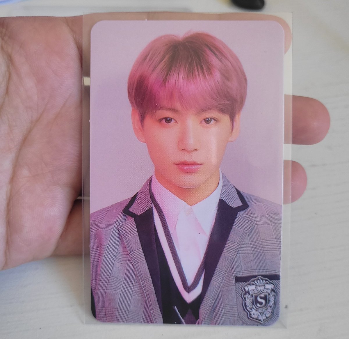 koobasky's tweet photo. feedback mais q positivo para @yoonglescolect que simplesmente me vendeu a minha maior prio da coleção do jk 😭😭😭
veio bem embaladinho, cheio e mimos e ele sempre foi muito solícito durante a ceg, nos atualizando com frequência e tirando as dúvidas. obrigada! 💗 https://t.co/D9S94z1zcQ