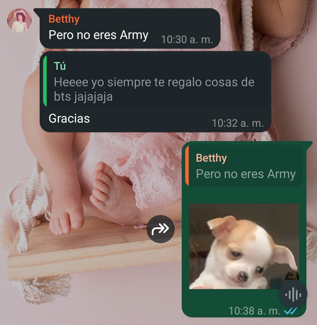 lizmenchb's tweet photo. Mi mamá la más fan de BTS jajaja 
No puedo ser una ARMY 😞 https://t.co/QhVftztwqs