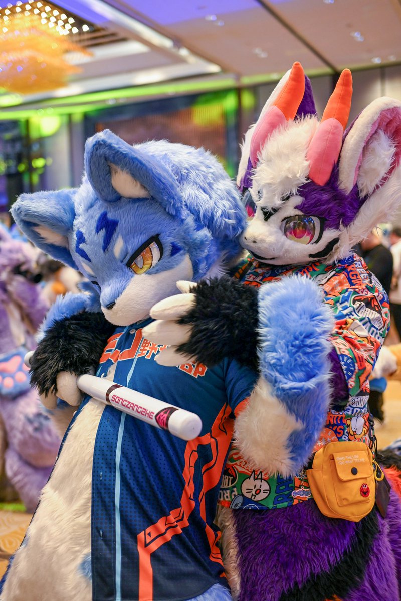 ￼￼🥴🥴桑德抱抱～<a href="/yizhiSonder/">桑德Sande</a> 
￼￼🥴🥴嘿嘿～
 #FursuitFriday