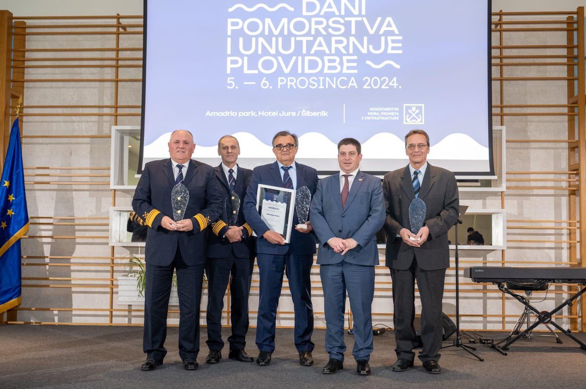 OlegButkovic's tweet photo. Dane pomorstva i unutarnje plovidbe obilježili smo i ove godine ⚓ te svima zaslužnima odali priznanje. 
Svim pomorcima čestitam i sutrašnji blagdan Sv. Nikole, neka vas čuva na svim morima svijeta 🙏 https://t.co/baSqLHu3z0