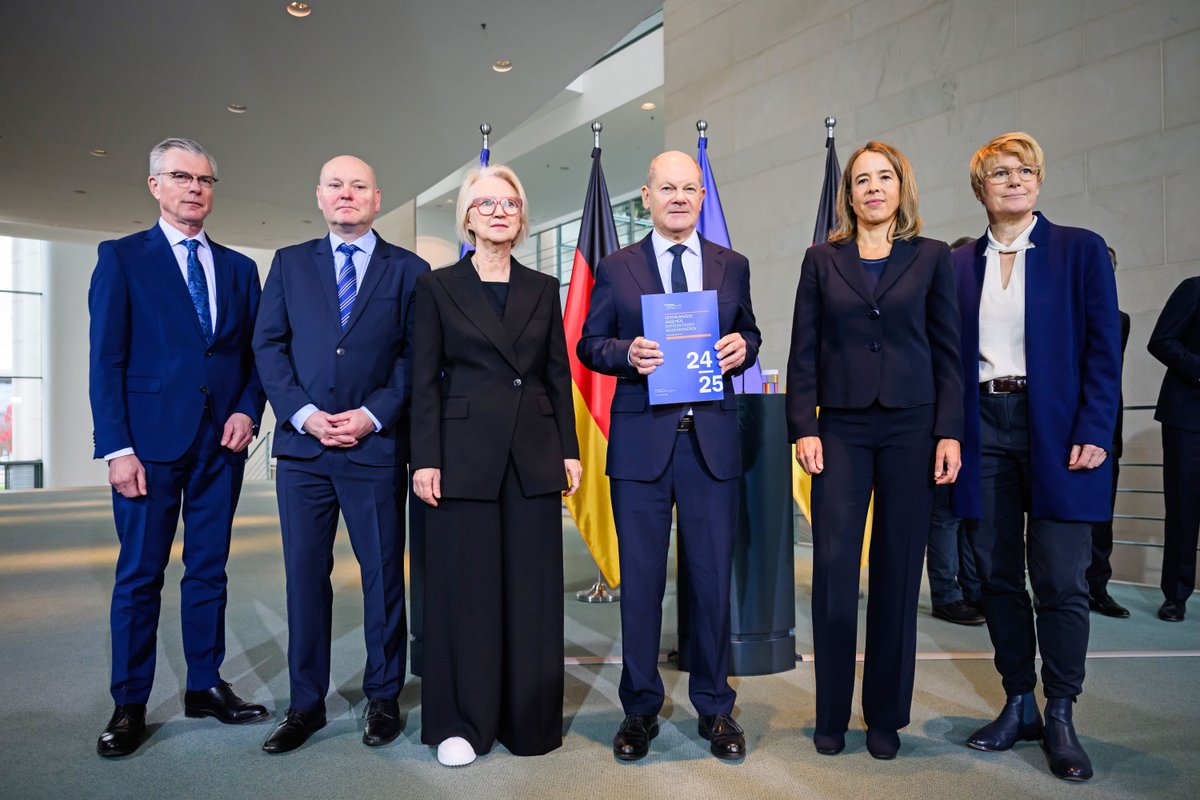 Wirtschaftsdienst (@zeitschrift_wd) on Twitter photo Der <a href="/SVR_Wirtschaft/">Sachverständigenrat Wirtschaft</a> hat vor kurzem sein Jahresgutachten veröffentlicht. Und was macht der Rat sonst so? Mehr als früher jedenfalls. Zum Beispiel Policy Briefs. - Prof. Dr. Stefan Schäfer von der Wiesbaden Business School meint, dies sei keine gute Idee⤵️
wirtschaftsdienst.eu/inhalt/jahr/20… Der <a href="/SVR_Wirtschaft/">Sachverständigenrat Wirtschaft</a> hat vor kurzem sein Jahresgutachten veröffentlicht. Und was macht der Rat sonst so? Mehr als früher jedenfalls. Zum Beispiel Policy Briefs. - Prof. Dr. Stefan Schäfer von der Wiesbaden Business School meint, dies sei keine gute Idee⤵️
wirtschaftsdienst.eu/inhalt/jahr/20…