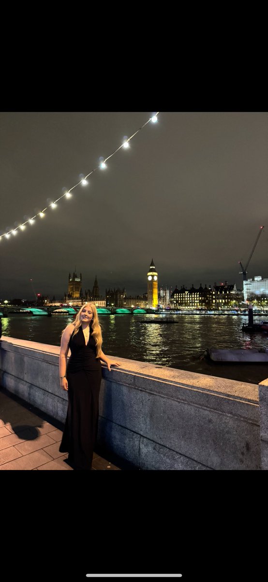 lucy_stoneley's tweet photo. Nice evening at the embassy last night👮🏻‍♀️🎄 https://t.co/7g6URM8Dqc