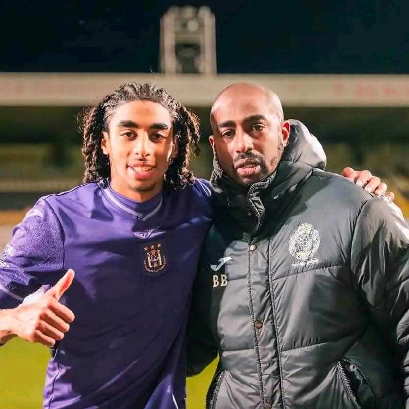 ZonePresse_'s tweet photo. L'international ivoirien Copa Barry et son fils❤️ https://t.co/A8KqoX3ZxV