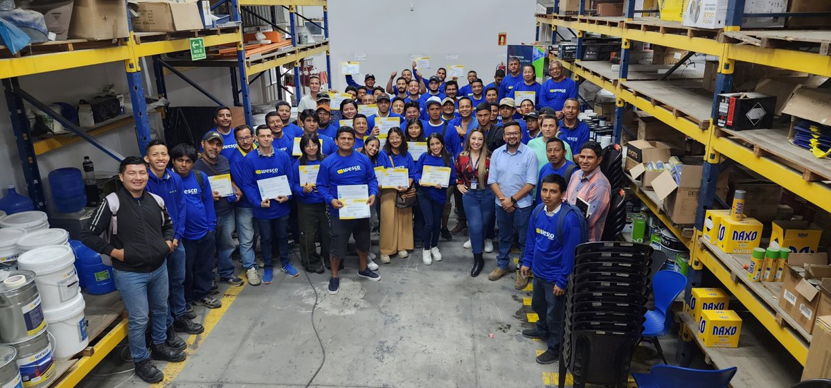 pintulacec's tweet photo. 📢 ¡Éxito total en la capacitación de Pintura Epóxica en Manta Campiña! 🎉 Gracias a todos los que se unieron. Juntos aprendimos las mejores técnicas para pisos y superficies. 🖌️💪 ¡Un día lleno de conocimiento e innovación! 🔵 ¡Próximas capacitaciones pronto! 💡 https://t.co/Wx8iXeM6FF