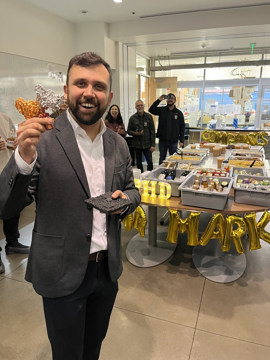 KingLabIPD's tweet image. Huge congratulations to freshly minted, Dr. Mark Langowski! 🍾
On Tuesday, Mark defended his thesis entitled "Computational Design of Vaccines against Plasmodium falciparum Malaria."
Mark is a scientific powerhouse, and we are so incredibly proud of him!