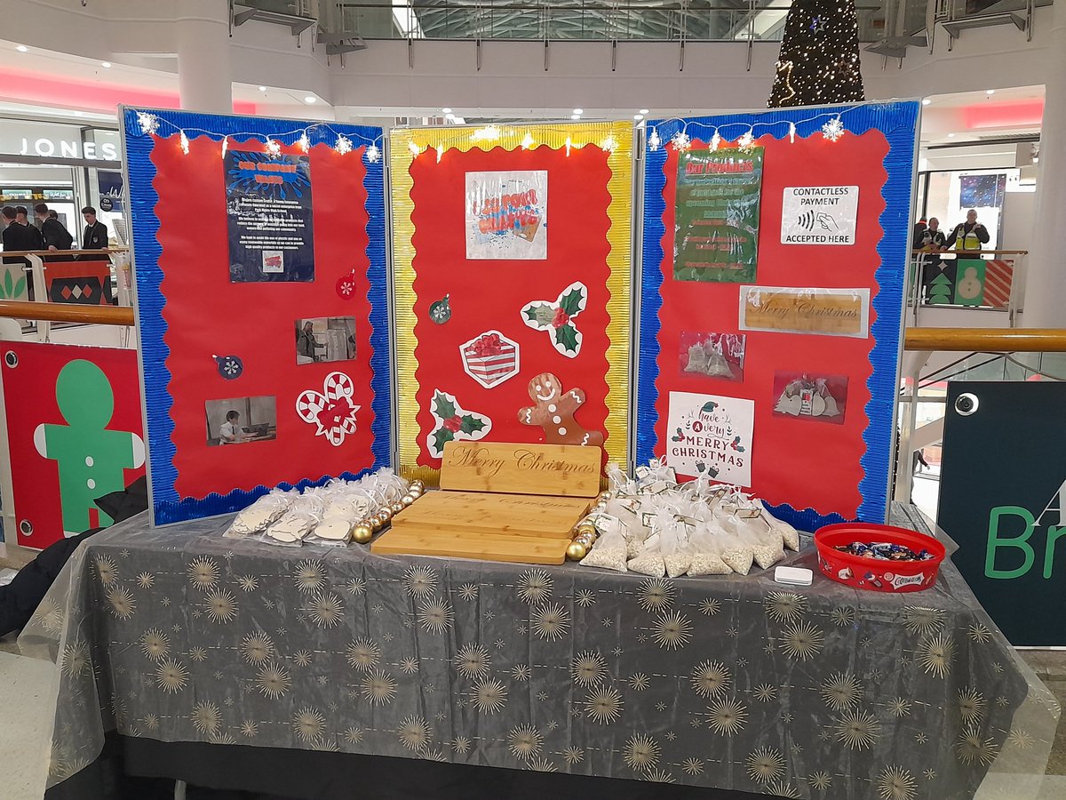 Young Enterprise selling at Braehead! Little elves working hard 🎅 <a href="/ParkMainsICT/">ParkMainsICT</a> <a href="/theparkmains/">Park Mains High</a> @customcrafts_ye