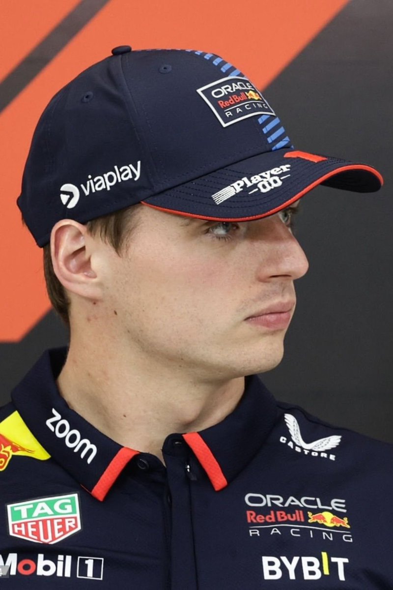 vstapn's tweet photo. max shaves and suddenly he’s back in toro rosso https://t.co/ynlML3e9IN