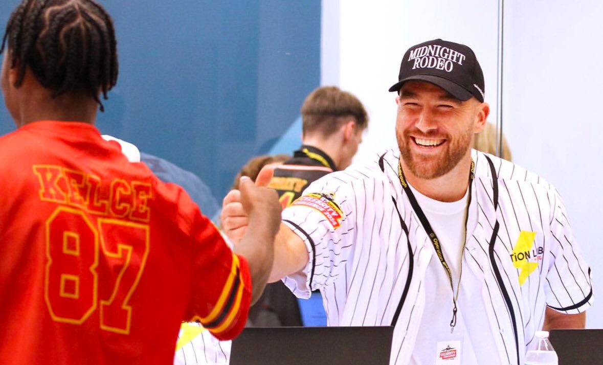 traviskelce_fan's tweet photo. RT TO VOTE!!

#WPMOYChallenge + @tkelce https://t.co/FhPlyMX2sW