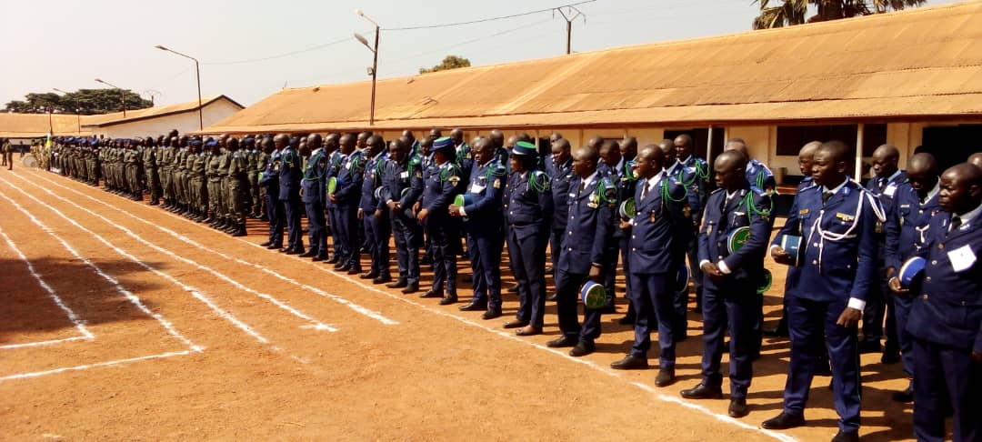 ClaireDenga's tweet photo. RCA-Défense : Sortie officielle aujourd'hui, de la 32e Promotion de la #Gendarmerie Nationale Centrafricaine couplée avec la sortie de la première promotion des officiers de police judiciaires. Fruit d'une coopération entre la #RCA et de l'#EUAM. https://t.co/9DFImbPzUY
