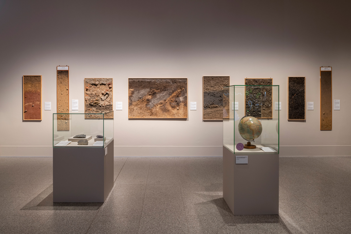 Henning Hübert hat für den Deutschlandfunk unsere neue Ausstellung #SaveLand besucht und u. a. mit Kuratorin Henriette Pleiger gesprochen. 👉 bit.ly/49klYWN #Bundeskunsthalle #Bonn bis 1. Juni 2025 bundeskunsthalle.de/saveland <a href="/DLF_bot/">Deutschlandfunk</a>