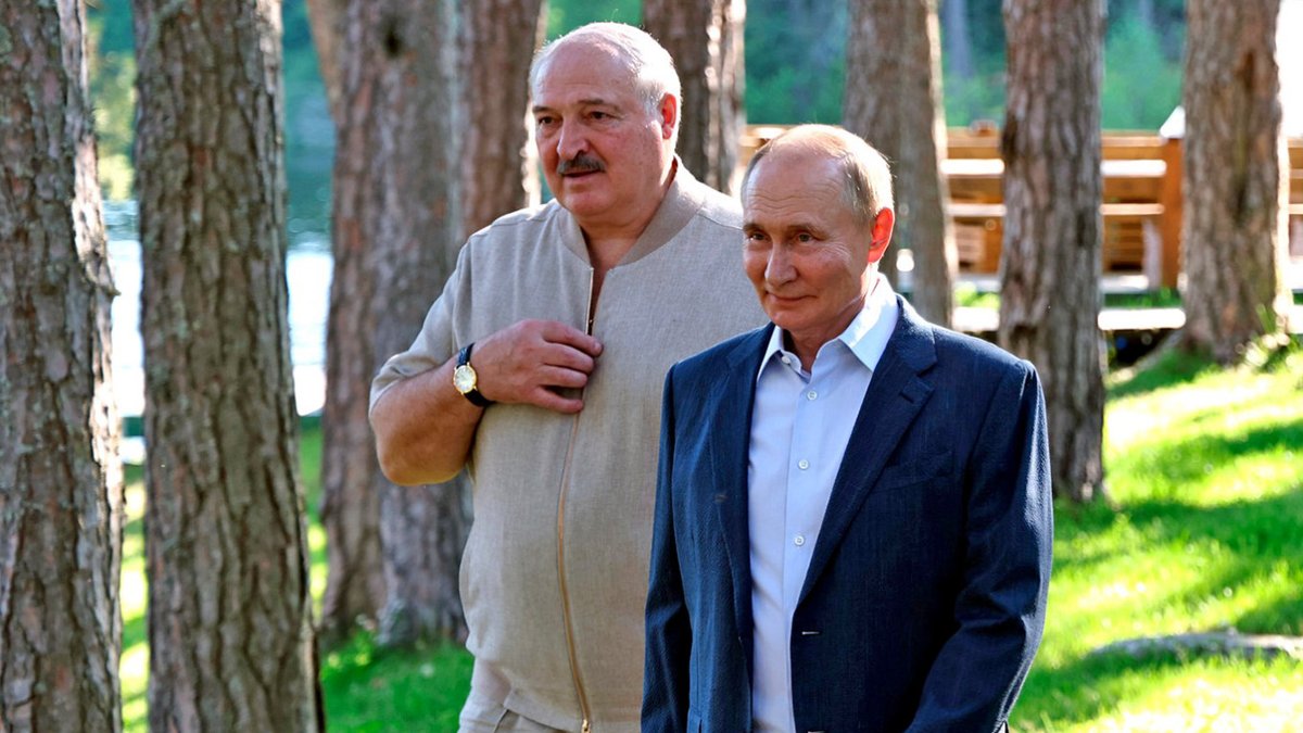 aziz45miguel's tweet photo. Putin pushes a deeper Russia-Belarus alliance with a secretive security pact, extending Moscow’s nuclear umbrella to Minsk. Is this unity or a strategy to tighten control? #RussiaBelarus #UnionState #Putin #Lukashenko #Geopolitics #SecurityPact #NuclearStrategy #MinskSummit https://t.co/wm5XulPndw