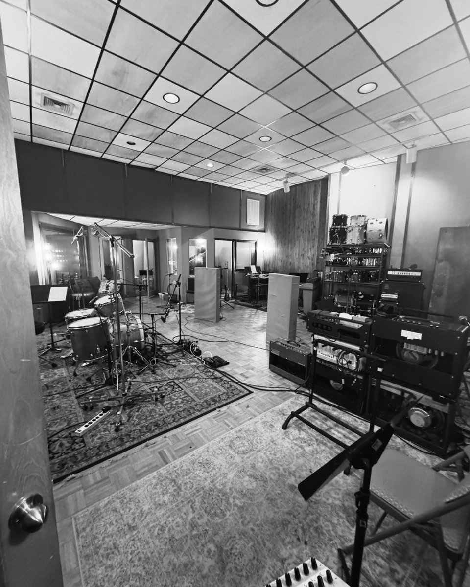 Cyndi_Thomson's tweet photo. A month in the life 🎶🤎✍️✨👩🏻‍🍳🎤

Thankful for this season of family time, holidays, songwriting, planning, dreaming…all the things.

#CameraRollCleanOut #NovemberRecap #CountrySinger #Songwriter #CountryArtist #AshleyMonroe #CountryMusic #CMAawards #CyndiThomson https://t.co/u19kqkq0qj