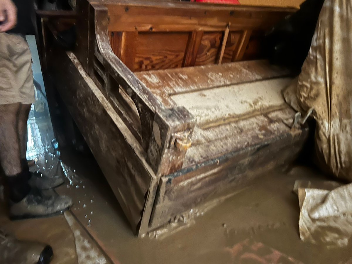 ‼️FAMILIA TRIBUNERA vamos a intentar echar un cable a esta familia de Algemesí. Recurro a la magia de esta red social y al corazón enorme de la gente. RT POR FAVOR! Tenían una tienda de pianos que han cuidado 3 generaciones y lo han perdido absolutamente TODO

🎹 3 pianos de