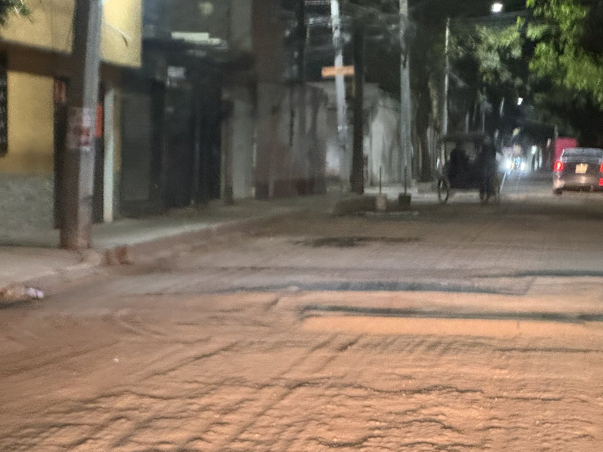 ArqLems's tweet photo. Tiene dos meses que levantaron la carpeta asfáltica y no han pavimentado San Juan Tlihuaca. @AzcapotzalcoMx Hemos sufrido ponchaduras, golpes de suspensión etc. Y ya es diciembre y si cierran ya no tendrán el recurso y se quedará así. Espero nos apoyes amigo. @ChumelTorres https://t.co/EK6su0AEuN