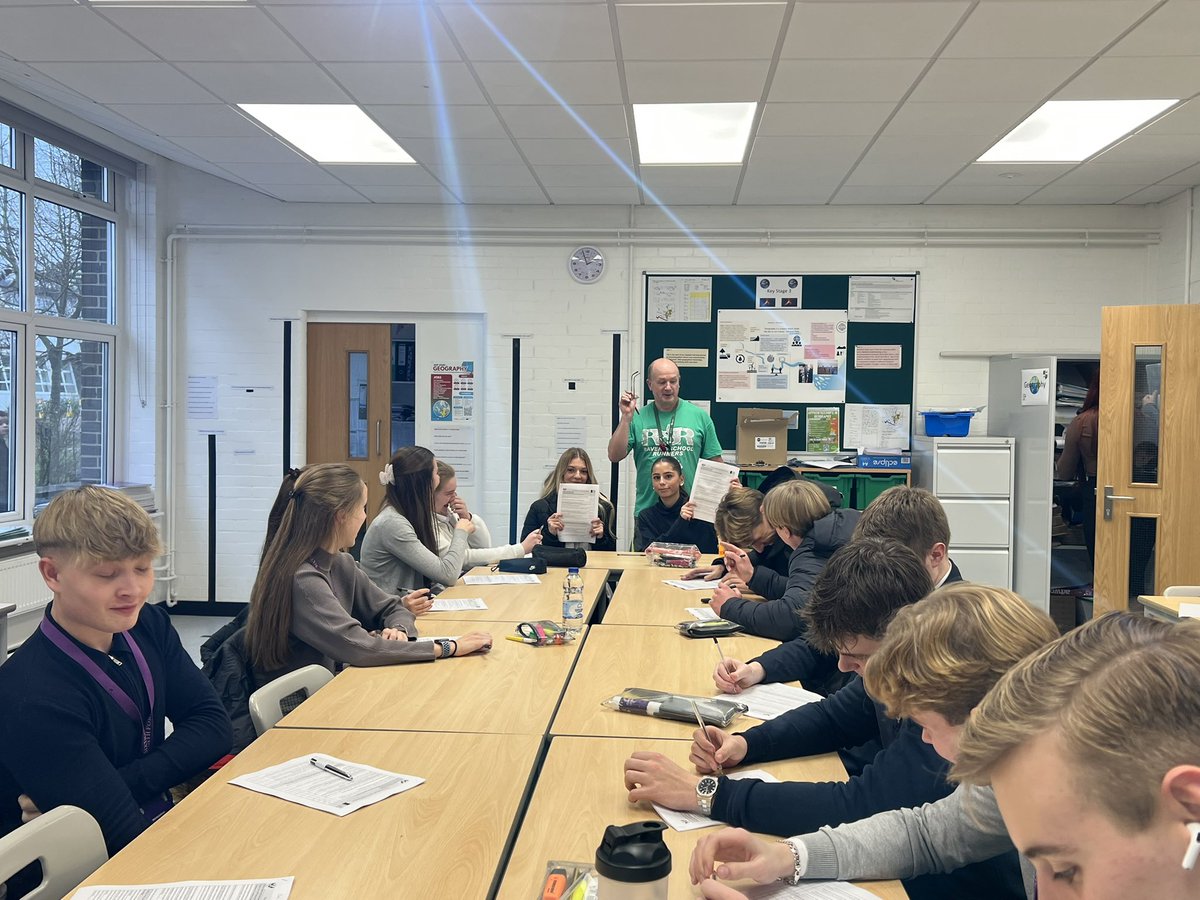 Year 13 Geographers attending an extra intervention session on Carbon this week. It’s great to see the students working hard to get the best grades possible next summer. #learn lead excel 🌎🖤💚