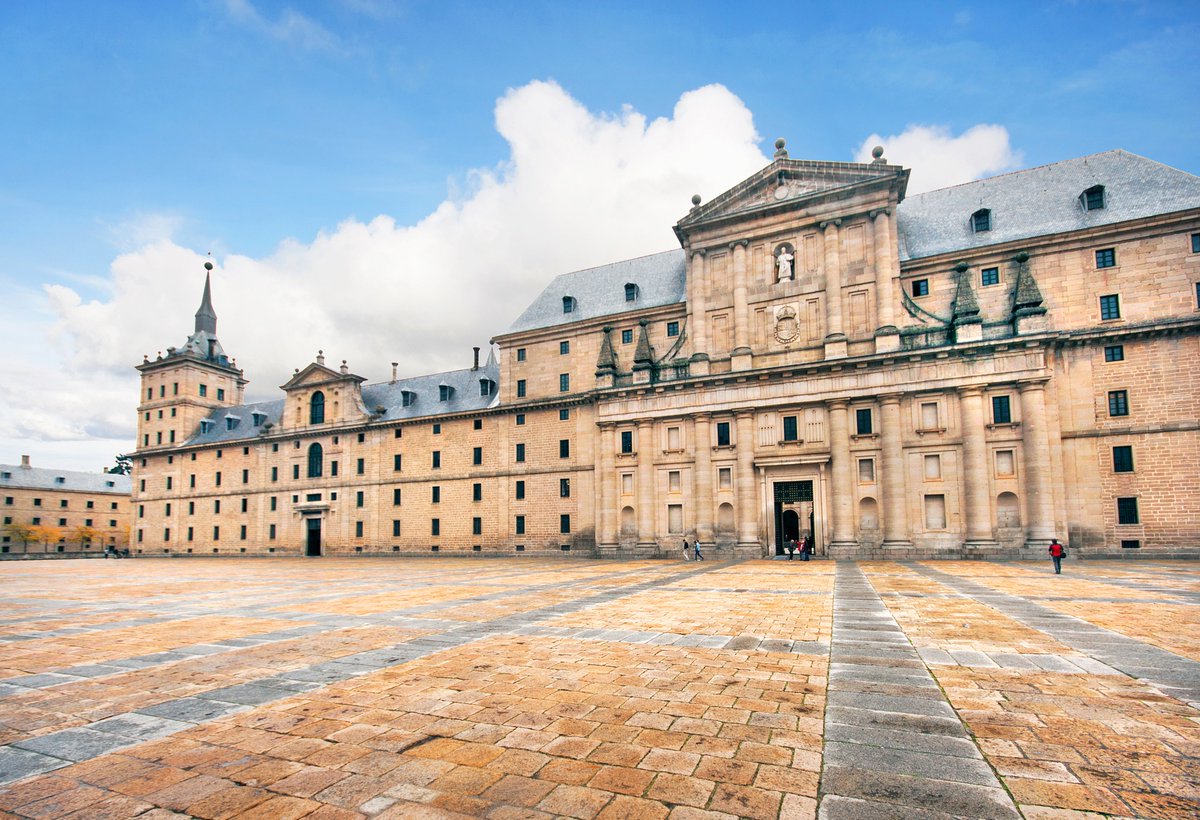 🏛 Qué ver cerca de Madrid: sitiosdeespana.es/articulo/que-v…

🚗 25 sitios para visitar a menos de 2 horas en coche de la capital.