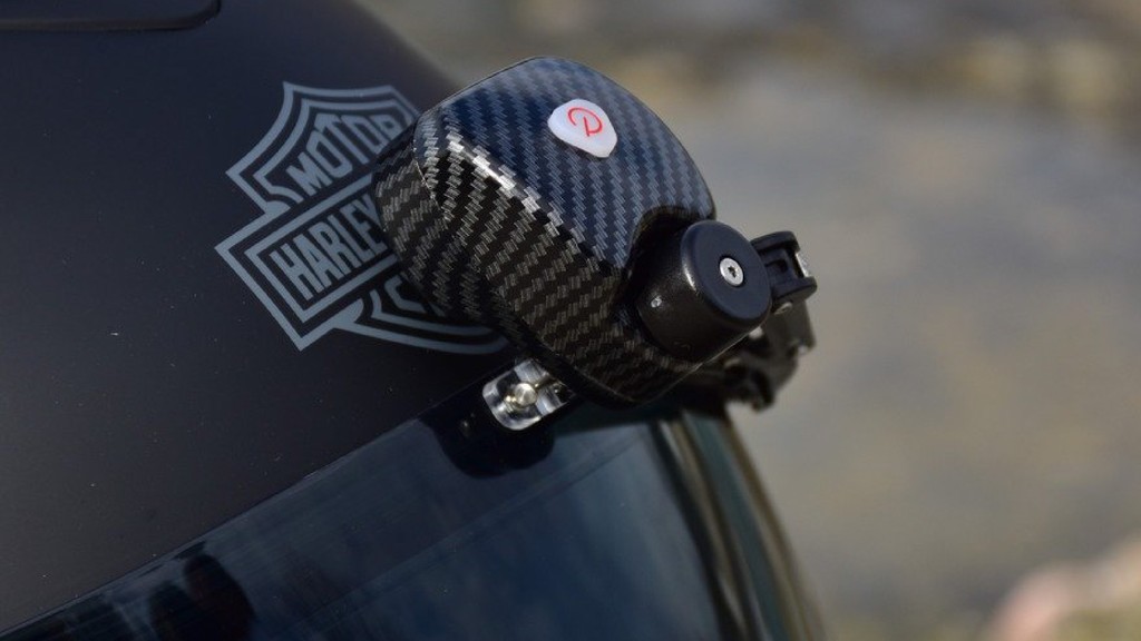 core77's tweet photo. A #WindshieldWiper for Motorcycle Helmet #Visors 🏍️

This Bikerguard invention, created by two #engineers in #Slovenia, is a remote-controlled #wiperblade for #motorcycle #helmet visors.

Read the full story on Core77: https://t.co/wWnK2RzpBa https://t.co/PVMF3OOHED