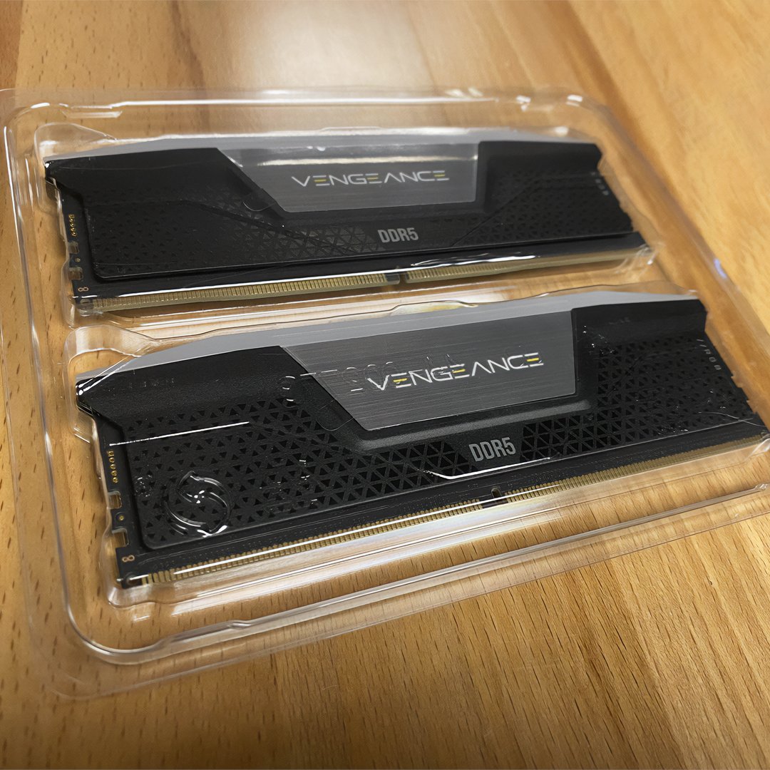 XoticPC's tweet photo. 🎄🚨GIVEAWAY 🚨🎄
Unwrap the gift of speed this holiday season! We're giving away 32GB of CORSAIR VENGEANCE RGB DDR5 6000MHz RAM to take your setup to the next level! ⚡

Simply...
▶ Follow @XoticPC
▶ Like & Share this post
▶ Comment below & tag a friend who loves the rush of gaming

🏁 Winner announced Tuesday, December 10th! -WW-

This Cyber December, speed is the gift that keeps on giving! Don't wait—get in on this now. Goodluck!🎄🔥