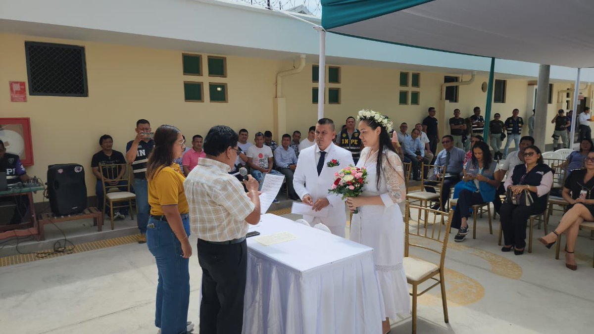 SunarpOficial's tweet photo. #NoticiasSunarp | 🎉 Con éxito realizamos la 9na edición de #TrámitesSinBarreras en el Penal de Iquitos. Facilitamos trámites legales y registrales a internos, promoviendo inclusión y acceso a la justicia. 📝⚖️ https://t.co/kFetX8DuGO