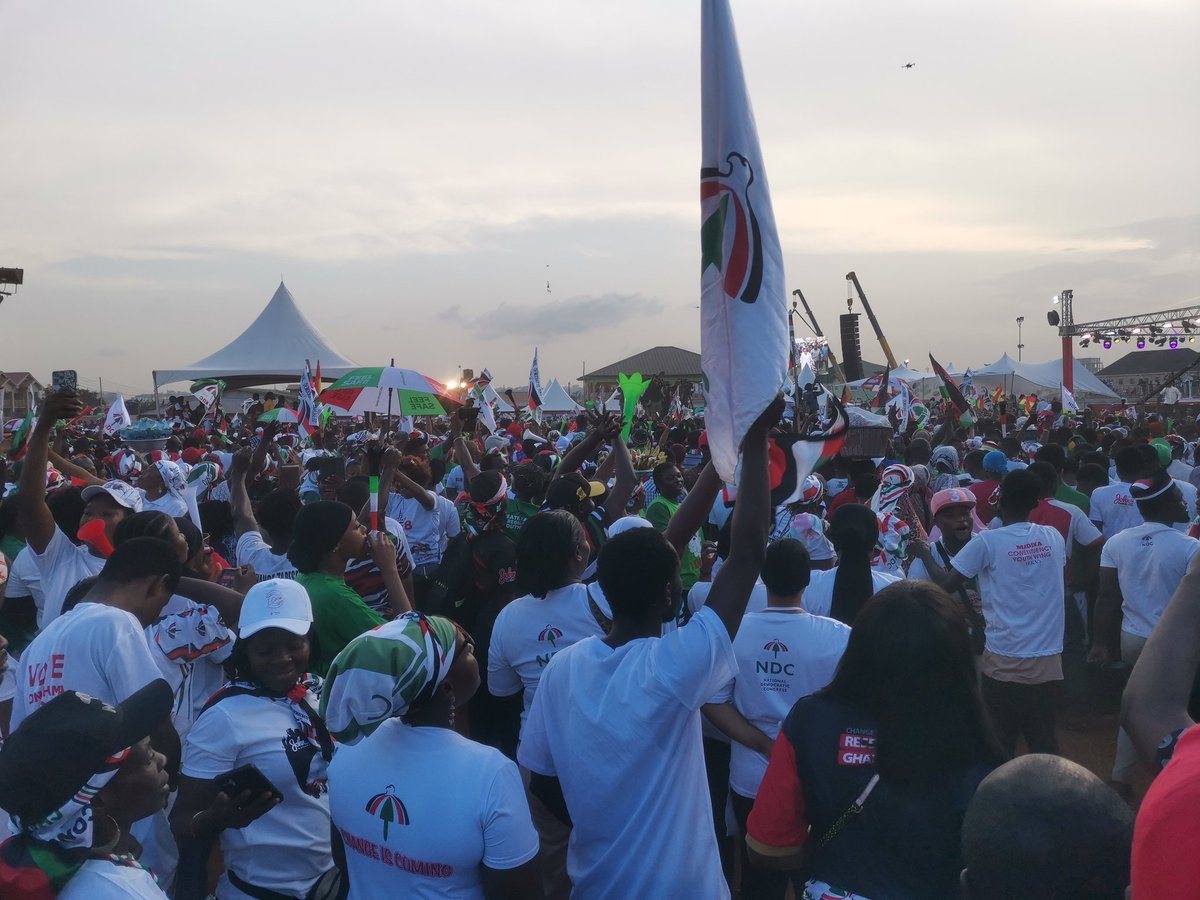 qhomlah's tweet photo. The moment is here #NDCFinalRally #VoteWiselyVoteJohnMahama #iChooseJohnMahama #iChooseTheUmbrella #iChoose8 https://t.co/XAZexTD76L