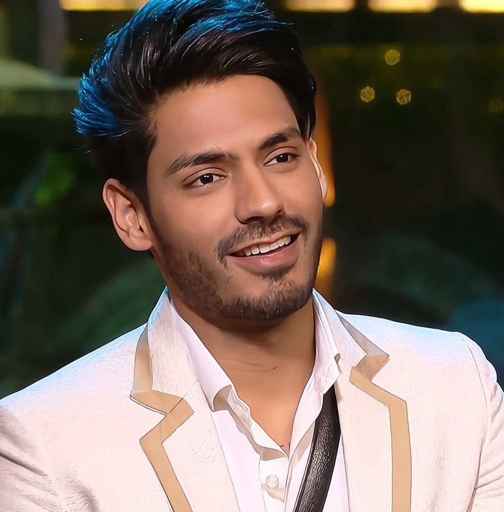 filmymantra's tweet photo. Whose podcast interview you guys liked the most ? 
Like-#AvinashMishra 
RT-#DigvijayRathee 

DIGVIJAY AWAITS JUSTICE
#bb18 #biggboss #biggboss18 #filmymantra https://t.co/PftEGezgUp