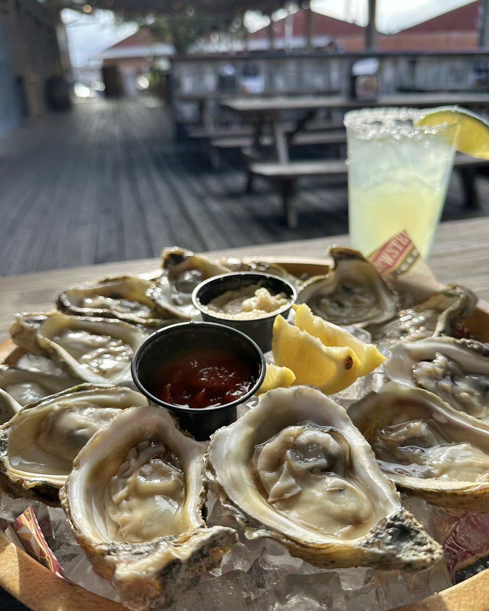 $1 Oysters 🤝 Sunset on deck 

✨Happy Hour | Mon - Fri | 3 - 7pm✨

$3 Margaritas 
$3 Domestic Beer
$3 Wells
$3 Seltzers 
$1 Oysters

See you here, Corpus Christi! 🍻