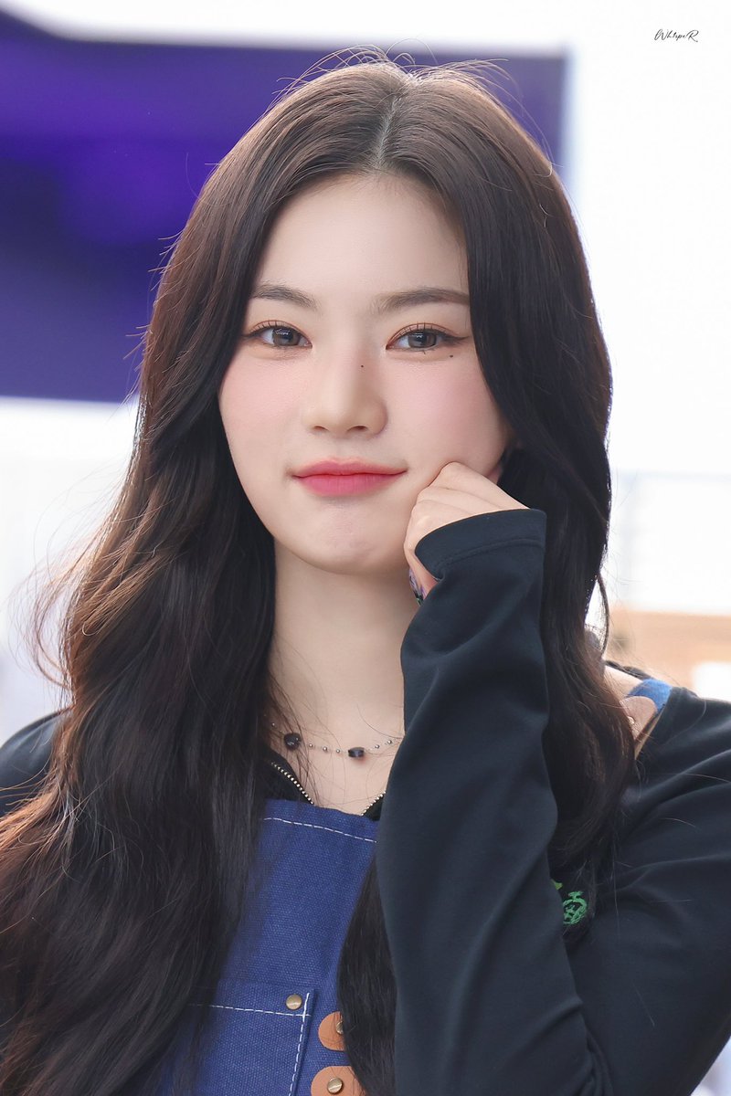 Wh1speR0123's tweet photo. 240710 🫳😽

#이사진최고
#아이사 #ISA 
#스테이씨 #STAYC https://t.co/55kSupTFhL
