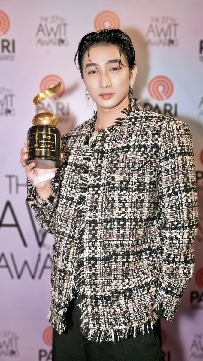 We are truly humbled, grateful, and blessed to be given the “People’s Voice Favorite New Group Artist of the year” 
Thank you so much Awit Awards and PARI! Mahal na mahal namin kayong lahat. Mabuhay ang Musikang Pilipino! #143YesMyLove