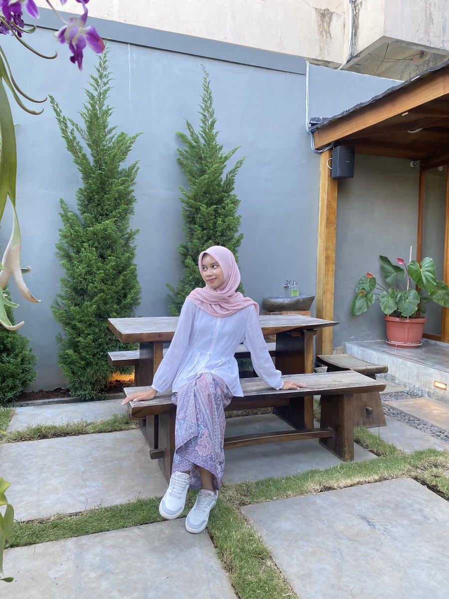 imkeyaa's tweet photo. my outfit compilation 🧚🏼♀️
#outfitoftheday #ootdhijab #StyleInspo #collegeoutfits https://t.co/xSpxpIQD4W