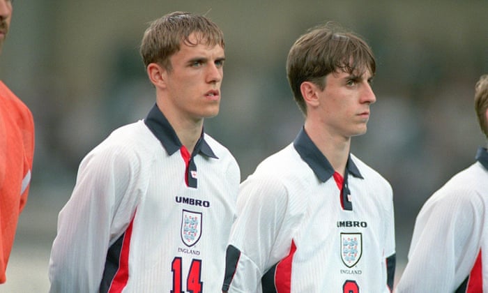 MagiaresMagicos's tweet photo. En abril de 1998, un hermano sustituyó a otro hermano por primera vez en la historia de la Selección Inglesa, cuando Phil Neville reemplazó a su hermano Gary en la segunda mitad de la victoria de los Three Lions por 3-0 sobre Portugal en Wembley https://t.co/XQOcNKoOSW
