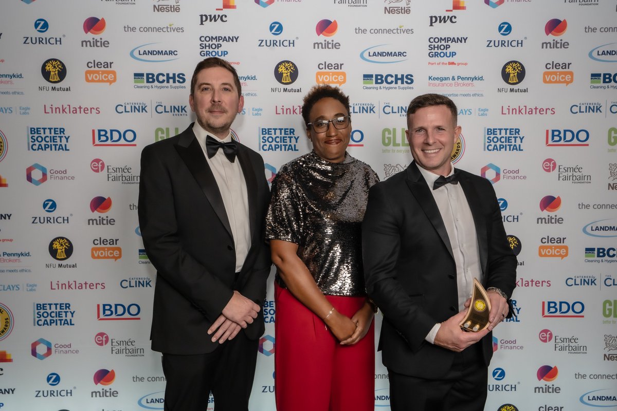 EsmeeFairbairn's tweet image. We had a fab night at the #SocEndAwards24. It's a huge privilege to celebrate UK social enterprise (business at its best!) with so many amazing social enterprises.  And we're honoured to have presented the best Community-Based #SocEnt Award to @PenDentalSE Congrats 👏