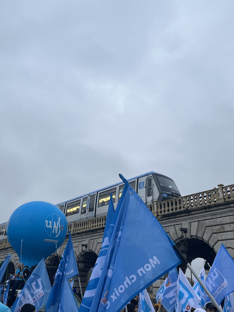 SE_Unsa's tweet image. 🔵 Le SE-Unsa était mobilisé à Paris et partout en France pour soutenir le service public et tous ses agents !