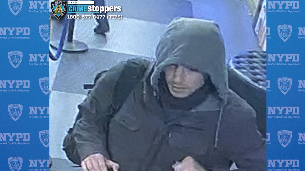 MomAngtrades's tweet photo. We aren’t stupid, this isn’t even the same guy. Look at the jacket and backpack. Nice try NYPD. https://t.co/dtIin9m4De