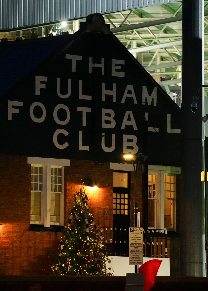 FulhamFC's tweet photo. Home. 🏡

#FULBHA https://t.co/s9zCMMId9l
