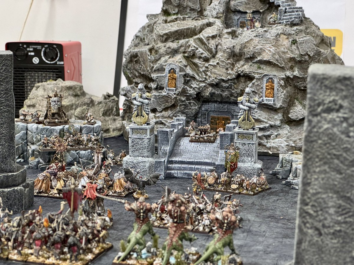groje's tweet photo. Fantastic game of #theoldworld yesterday, brave #dwarfenmountainholds stood firm against a neverending stream of #WarriorsOfChaos and #beastmenbrayherds #warhammer #warhammercommunity https://t.co/j7BtAUDFoV