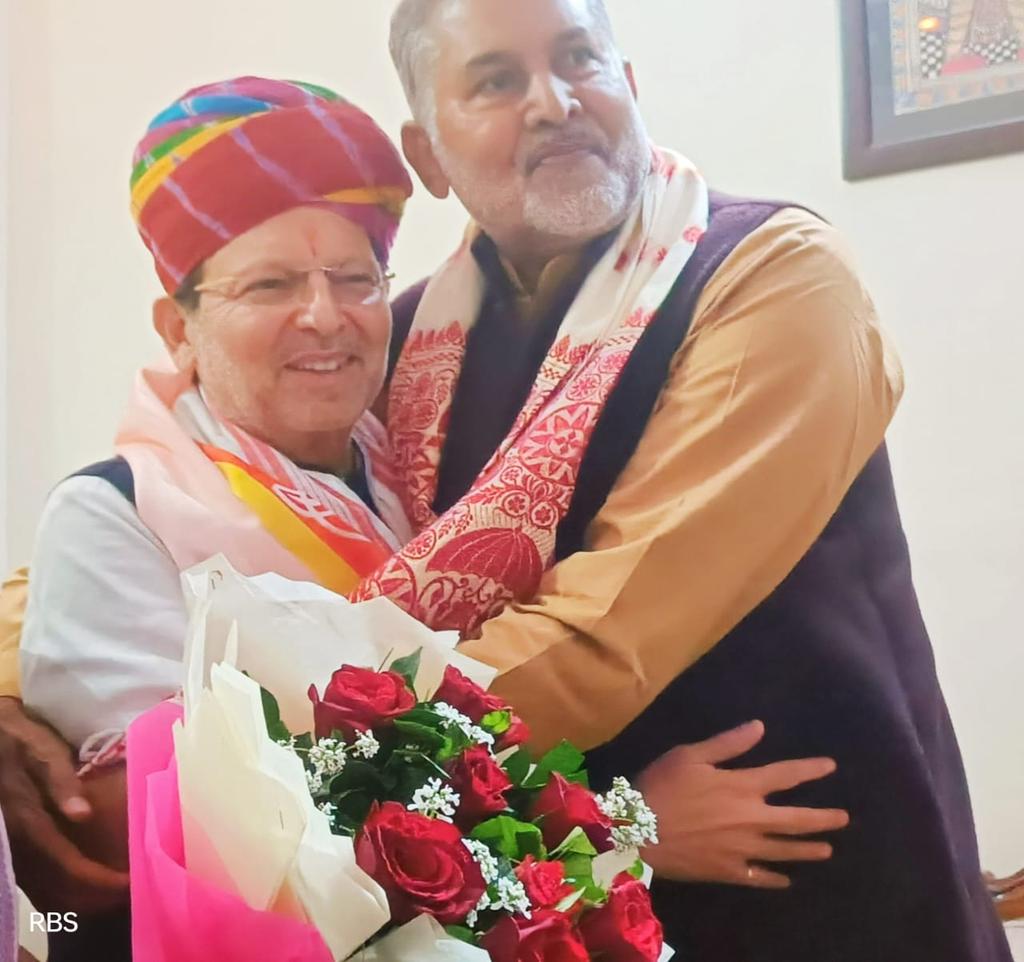 rbsharmabjp's tweet photo. हरियाणा सरकार के कैबिनेट मंत्री डॉ. @drarvindksharma जी का आज नारनौल निवास आगमन पर पगड़ी पहनाकर स्वागत किया। 

@BJP4Haryana https://t.co/StnuOv8QBU