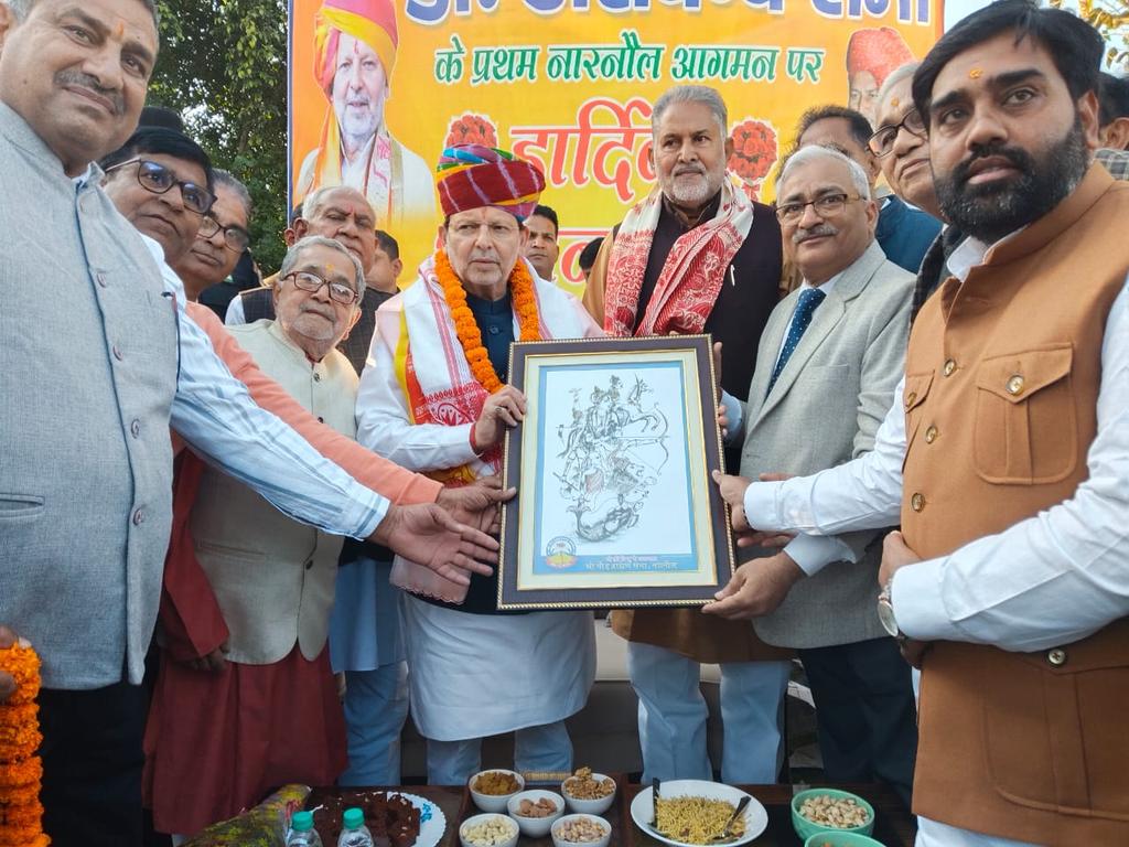 rbsharmabjp's tweet photo. हरियाणा सरकार के कैबिनेट मंत्री डॉ. @drarvindksharma जी का आज नारनौल निवास आगमन पर पगड़ी पहनाकर स्वागत किया। 

@BJP4Haryana https://t.co/StnuOv8QBU